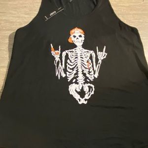 NWT CUQY skull head t-shirt. UNISEX